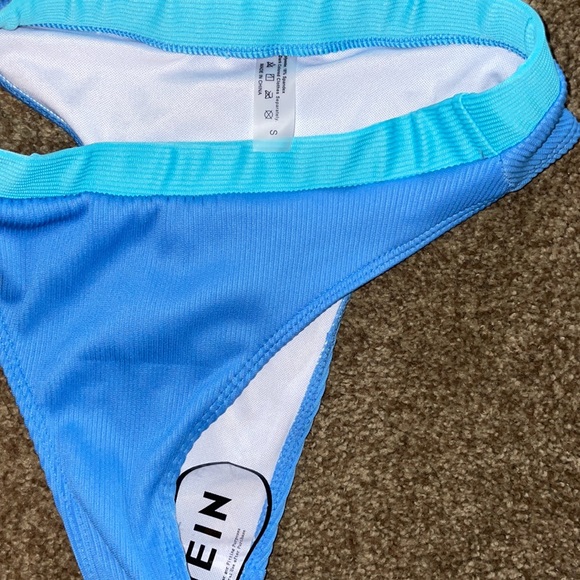 Blue Bikini - Picture 7 of 7